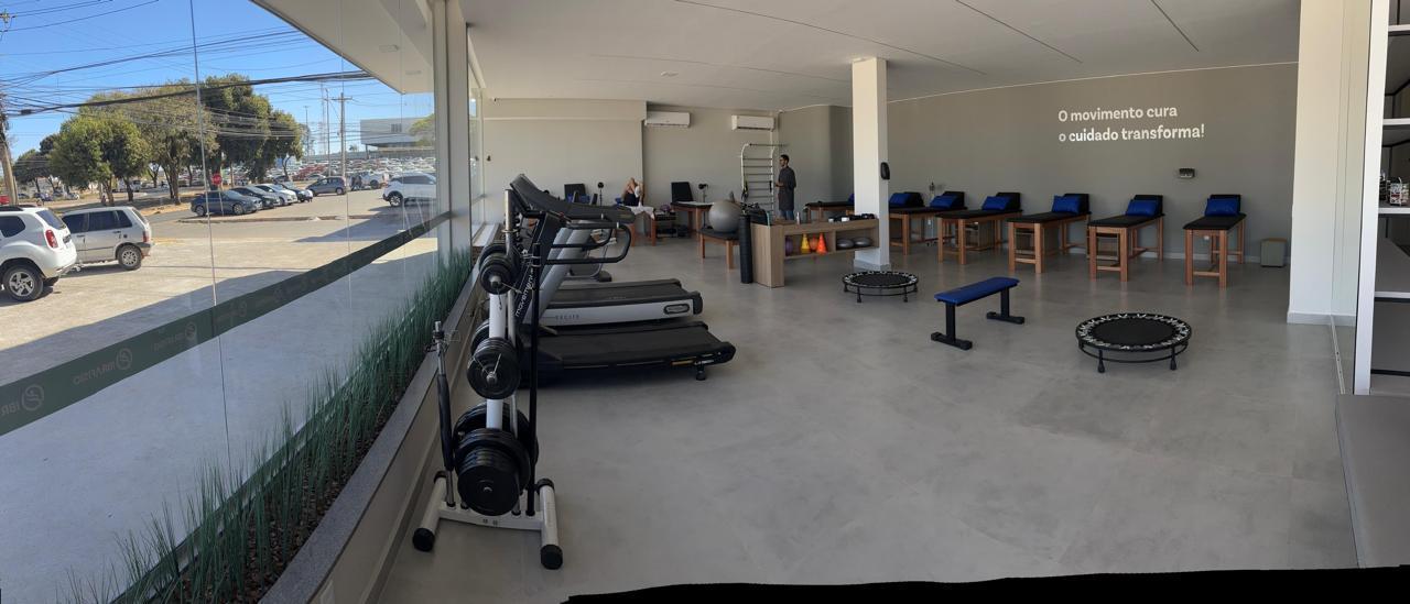 Vista panorâmica do salão de atendimento e Pilates